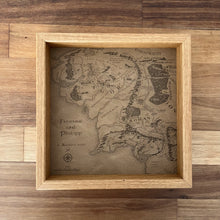 Lade das Bild in den Galerie-Viewer, Würfeltablett Nussbaum (Personalisierbar)