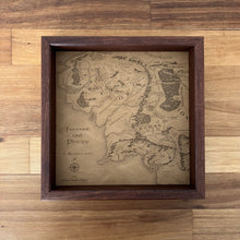 Lade das Bild in den Galerie-Viewer, Würfeltablett Nussbaum (Personalisierbar)